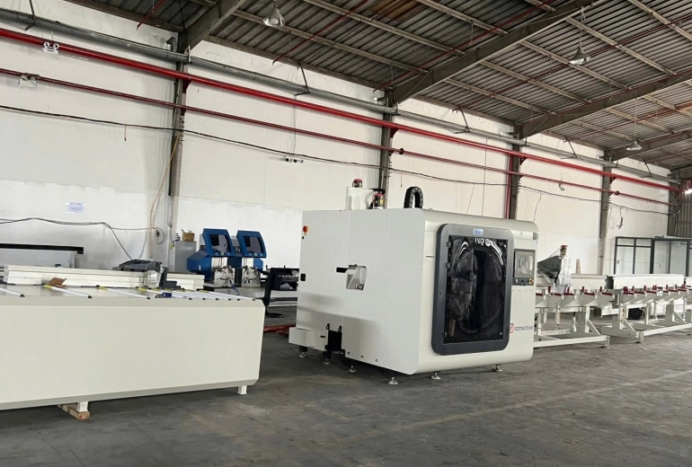 Công nghệ tự động hóa trong ngành nhôm kính – Xu hướng tất yếu của tương lai