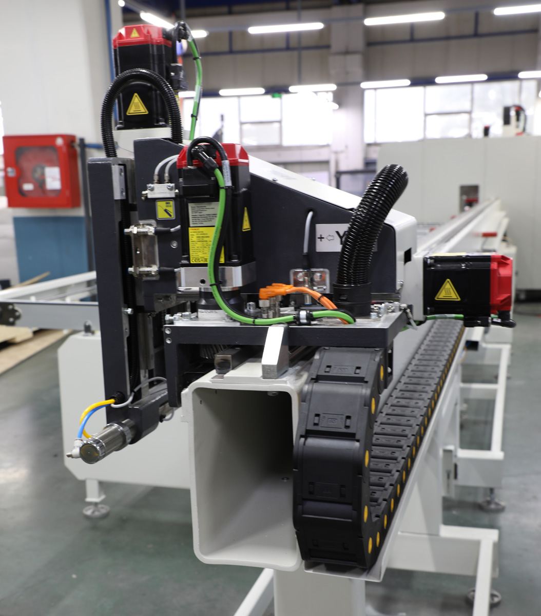 Động cơ servo và hệ truyền động
